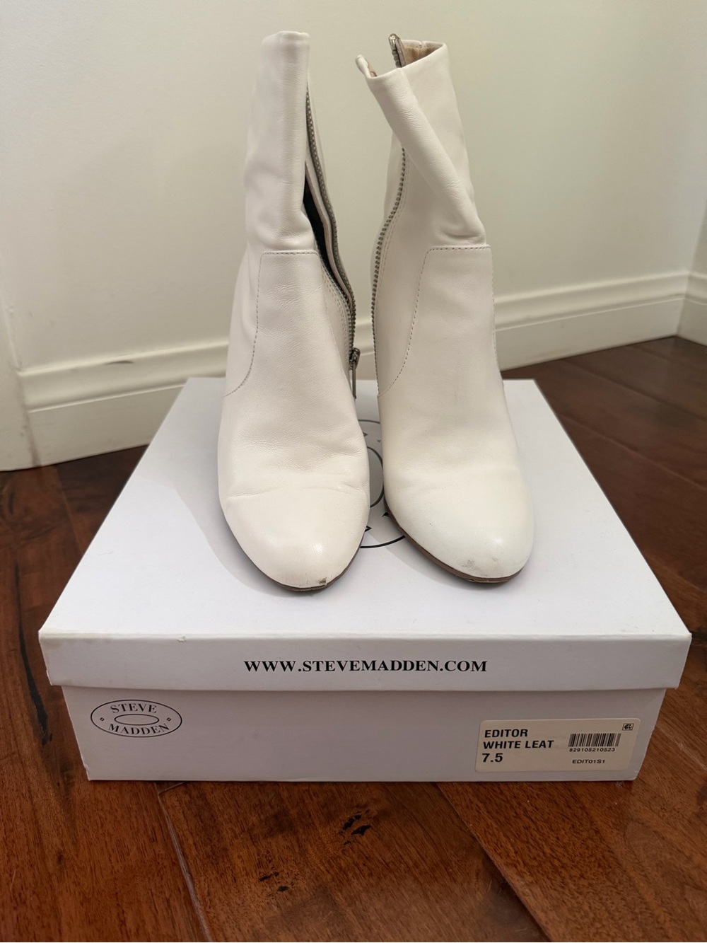Steve Madden White Leather Ankle Zip Booties
